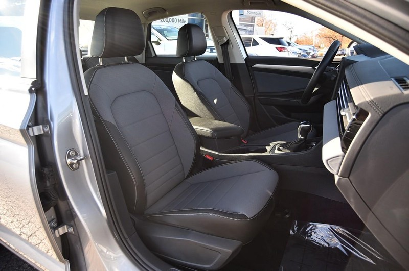 Volkswagen Jetta Vehicle Full-screen Gallery Image 21