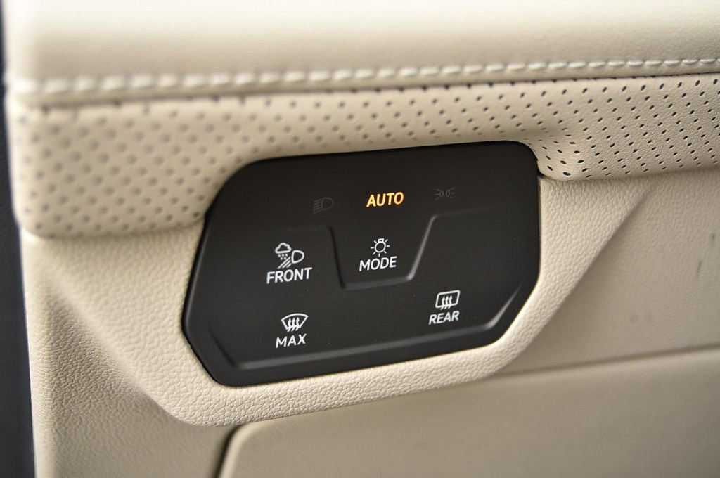 Volkswagen Atlas Vehicle Full-screen Gallery Image 11