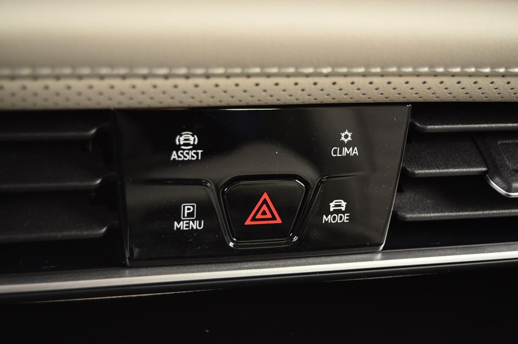 Volkswagen Atlas Vehicle Full-screen Gallery Image 15