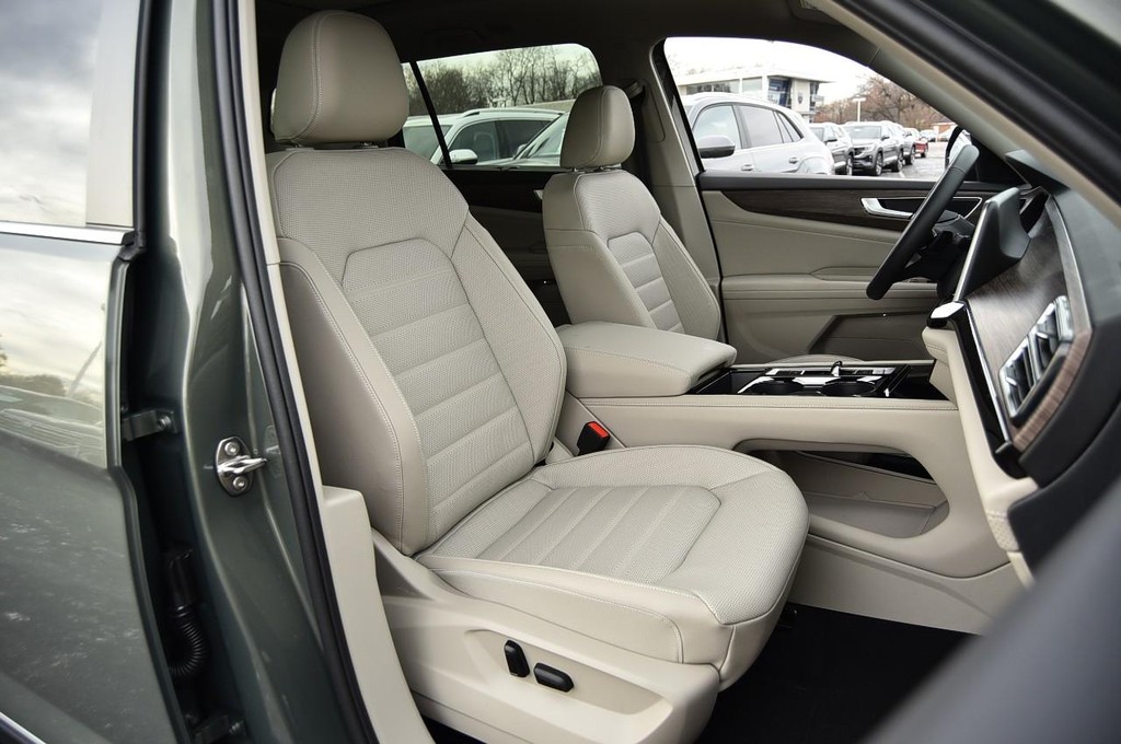 Volkswagen Atlas Vehicle Full-screen Gallery Image 20