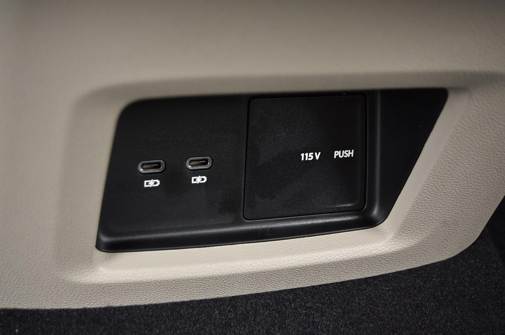 Volkswagen Atlas Vehicle Full-screen Gallery Image 24