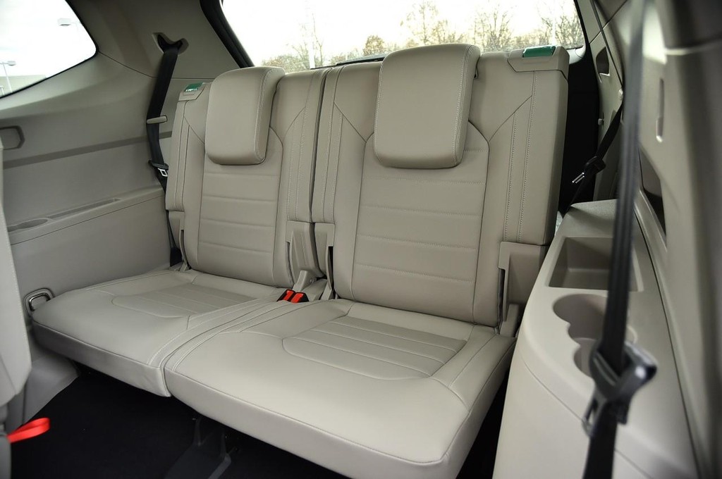 Volkswagen Atlas Vehicle Full-screen Gallery Image 25