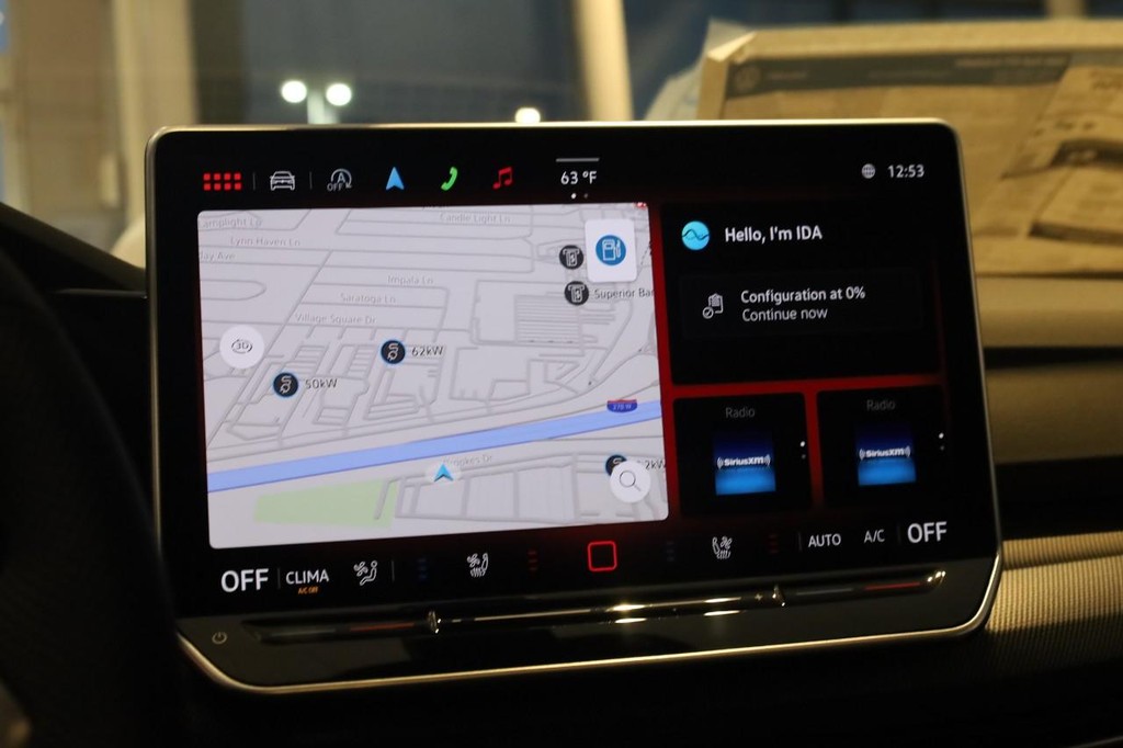 Volkswagen Golf GTI Vehicle Full-screen Gallery Image 11