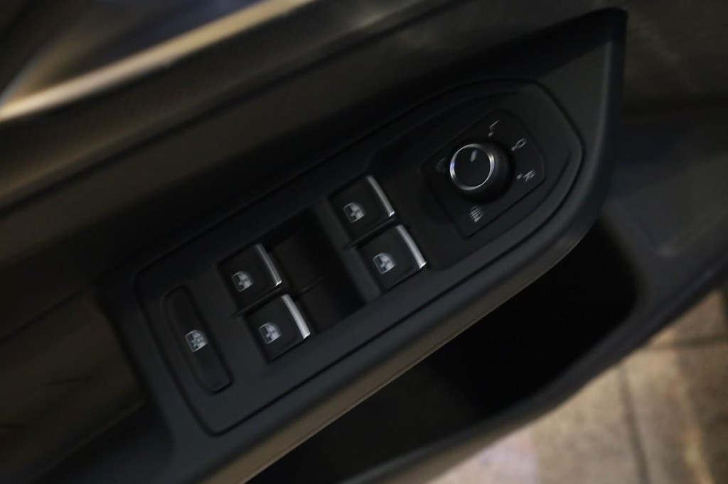 Volkswagen Golf GTI Vehicle Full-screen Gallery Image 17