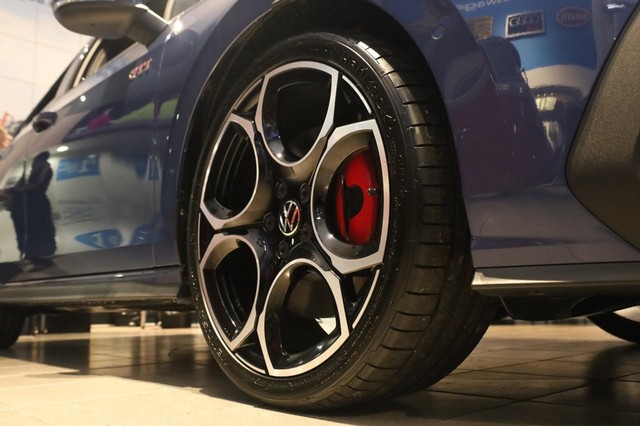 Volkswagen Golf GTI Vehicle Image 03
