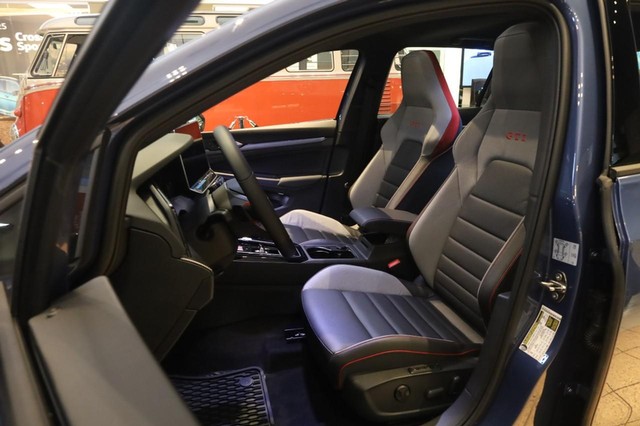 Volkswagen Golf GTI Vehicle Image 06