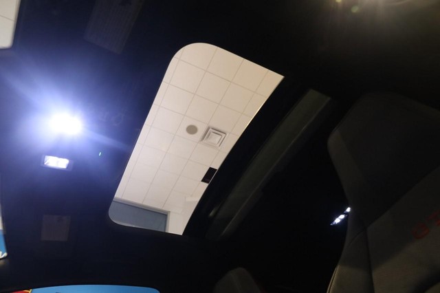 Volkswagen Golf GTI Vehicle Image 08