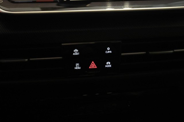 Volkswagen Golf GTI Vehicle Image 14