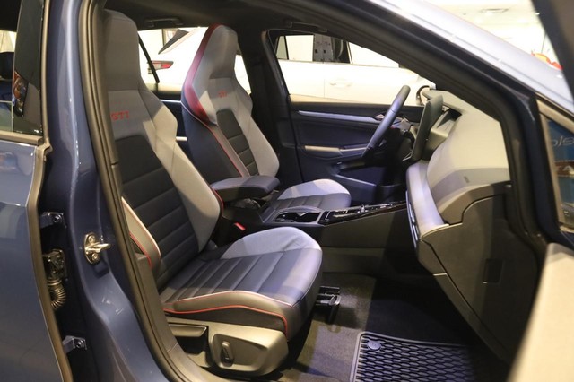 Volkswagen Golf GTI Vehicle Image 23