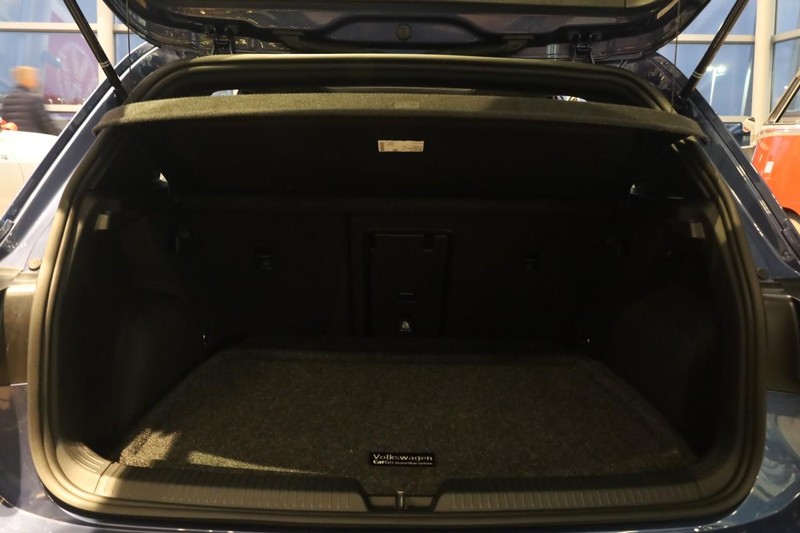 Volkswagen Golf GTI Vehicle Image 05