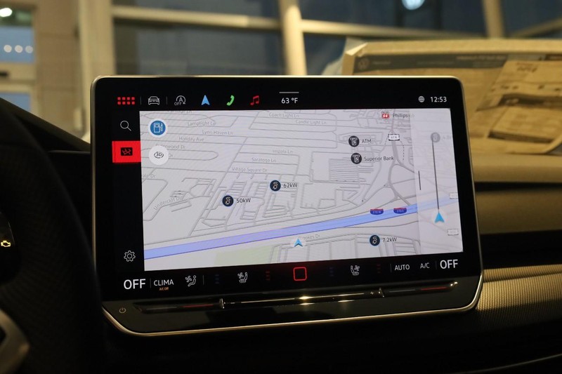 Volkswagen Golf GTI Vehicle Image 12