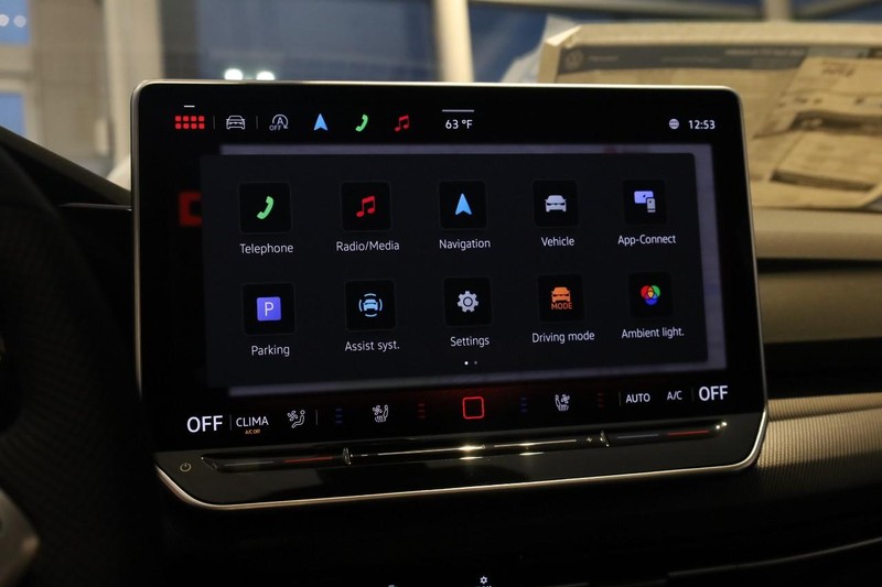 Volkswagen Golf GTI Vehicle Image 13