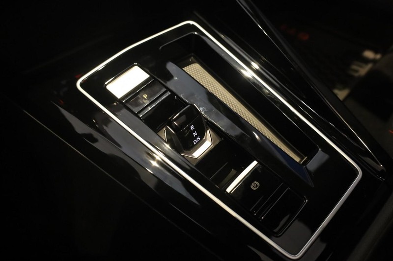 Volkswagen Golf GTI Vehicle Image 15