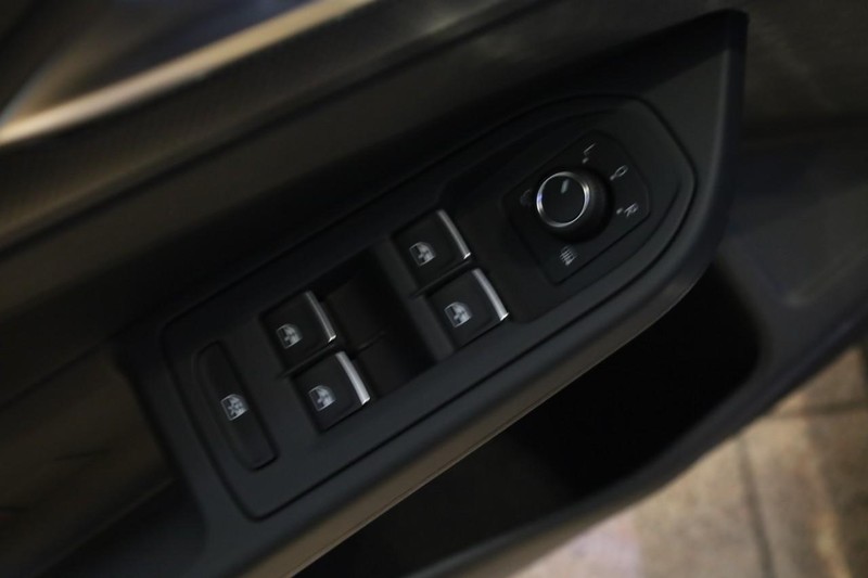 Volkswagen Golf GTI Vehicle Image 17