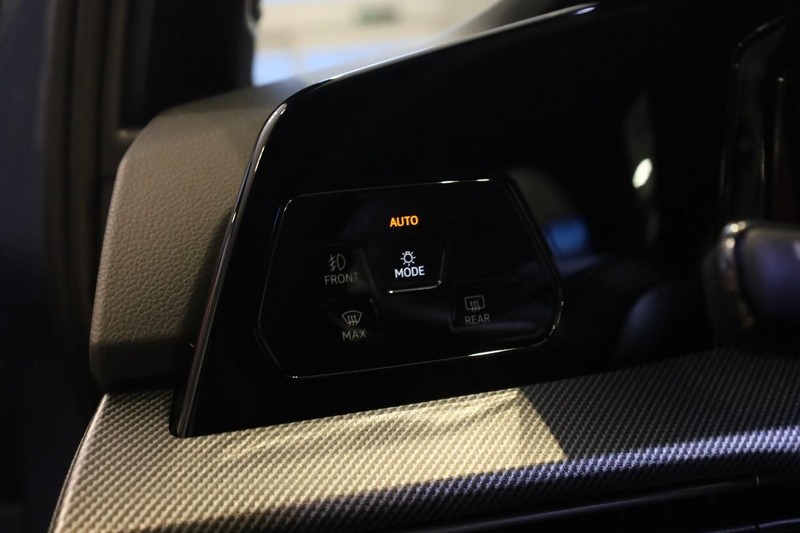 Volkswagen Golf GTI Vehicle Image 18