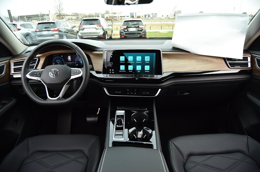 Volkswagen Atlas Vehicle Full-screen Gallery Image 7