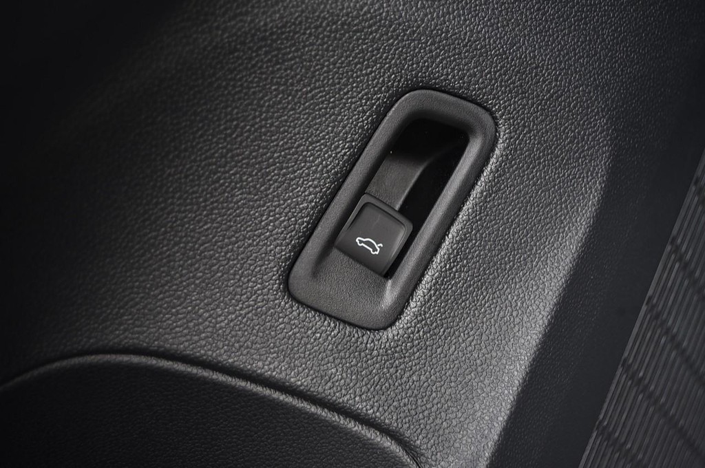 Volkswagen Atlas Vehicle Full-screen Gallery Image 9