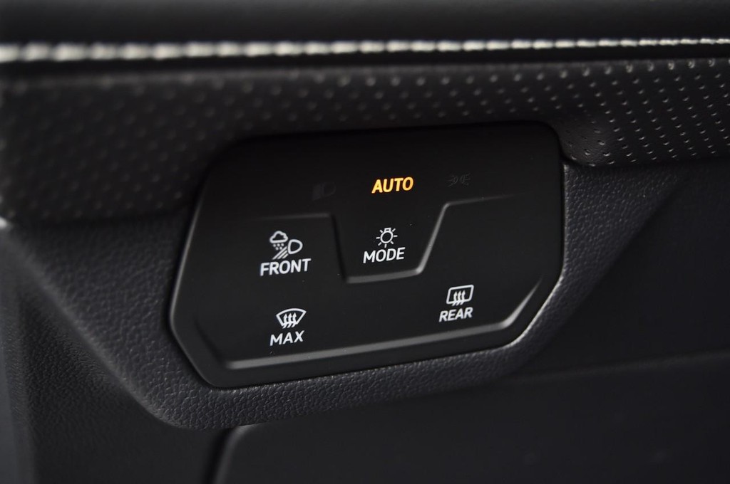 Volkswagen Atlas Vehicle Full-screen Gallery Image 11