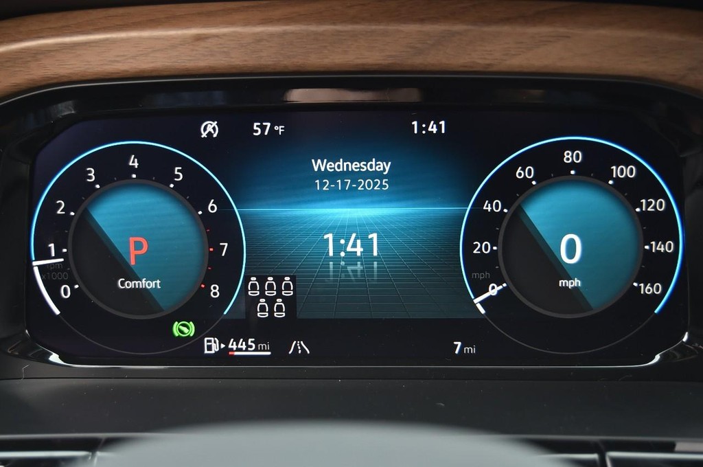 Volkswagen Atlas Vehicle Full-screen Gallery Image 12