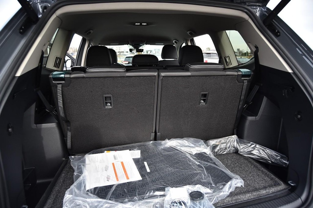 Volkswagen Atlas Vehicle Full-screen Gallery Image 25