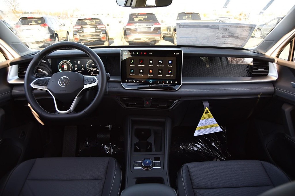 Volkswagen Tiguan Vehicle Full-screen Gallery Image 7