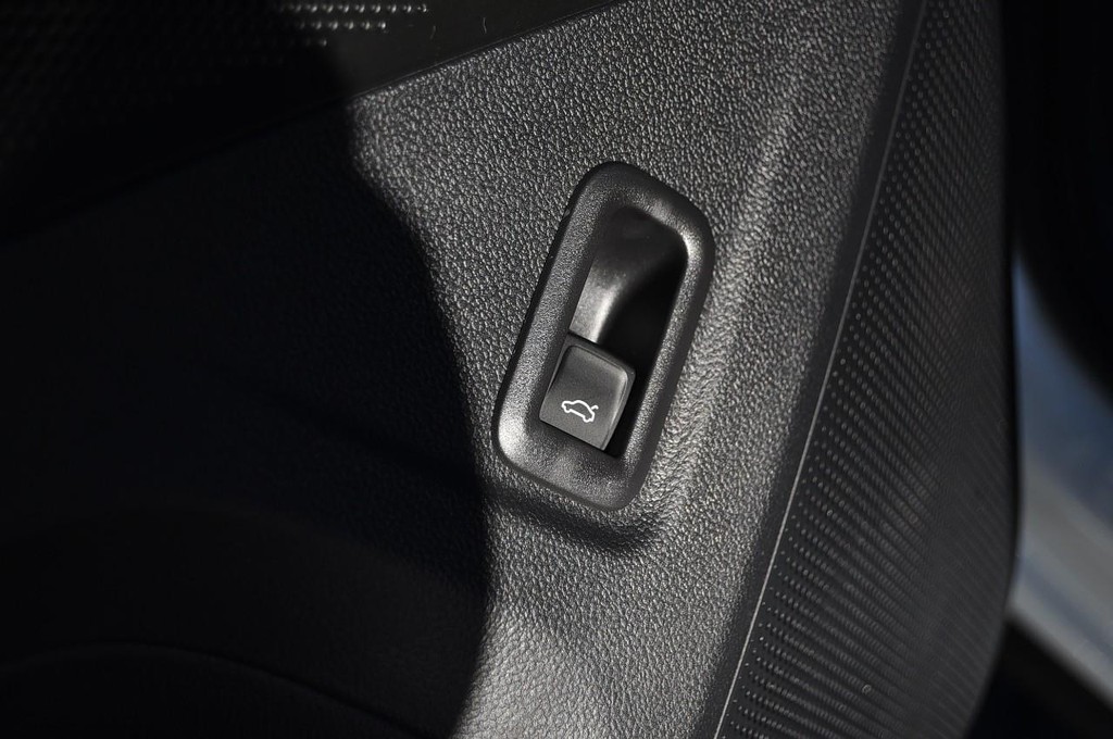 Volkswagen Tiguan Vehicle Full-screen Gallery Image 9