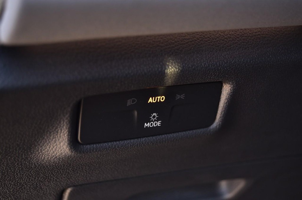 Volkswagen Tiguan Vehicle Full-screen Gallery Image 11