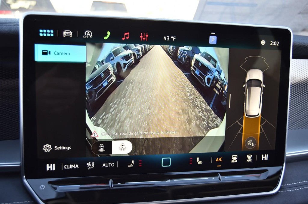 Volkswagen Tiguan Vehicle Full-screen Gallery Image 14