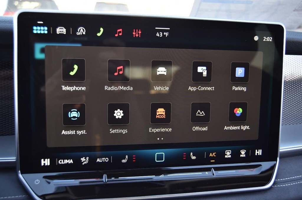 Volkswagen Tiguan Vehicle Full-screen Gallery Image 15