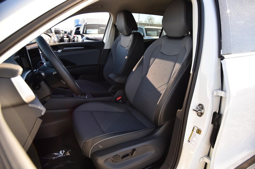 Volkswagen Tiguan Vehicle Full-screen Gallery Image 18