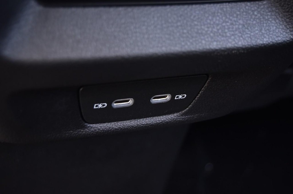 Volkswagen Tiguan Vehicle Full-screen Gallery Image 22