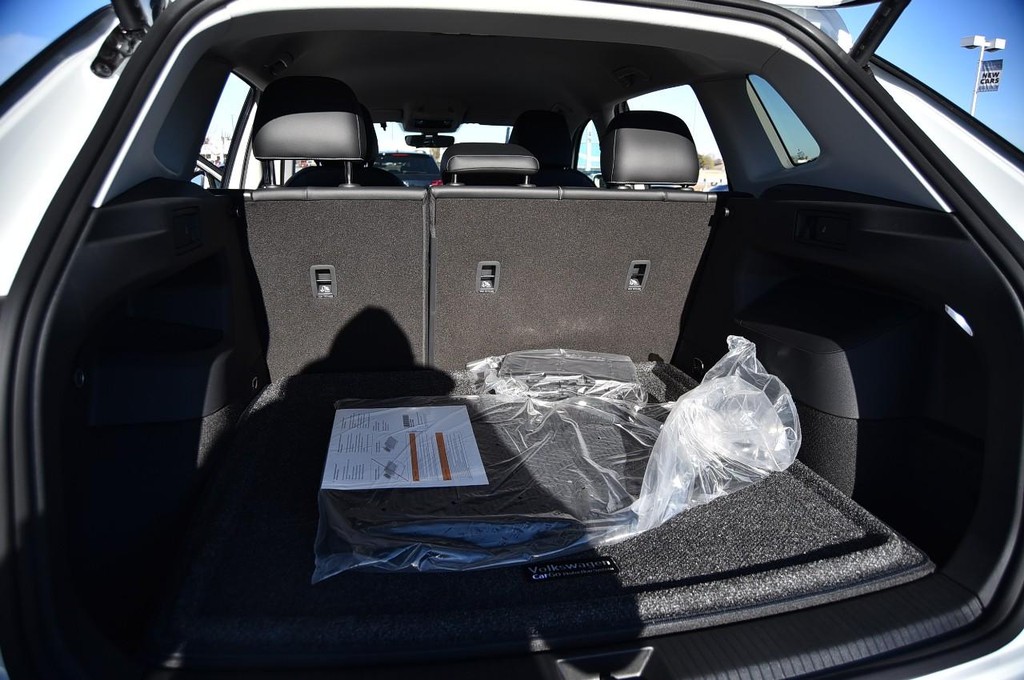 Volkswagen Tiguan Vehicle Full-screen Gallery Image 23