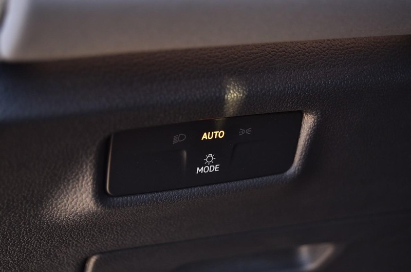 Volkswagen Tiguan Vehicle Image 11