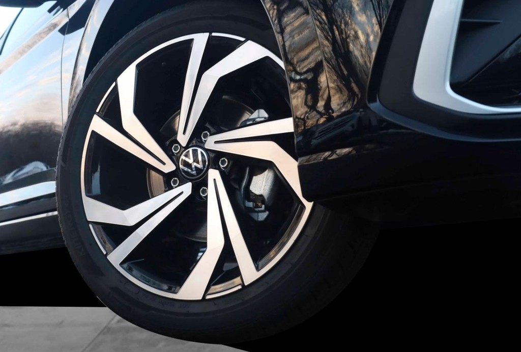 Volkswagen Jetta Vehicle Full-screen Gallery Image 3