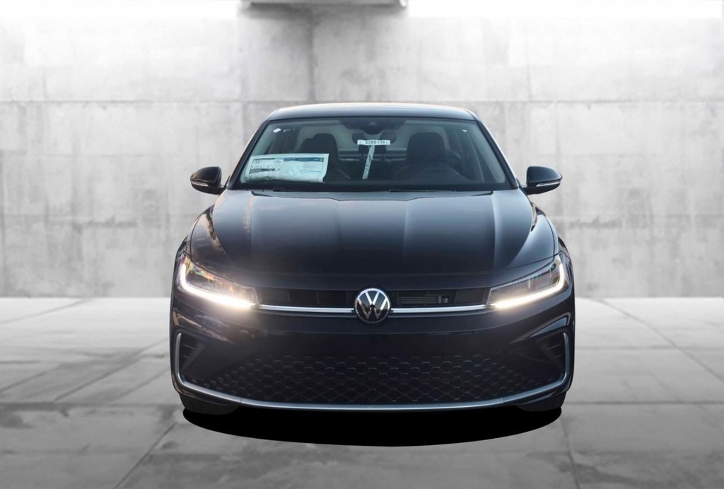 Volkswagen Jetta Vehicle Full-screen Gallery Image 4
