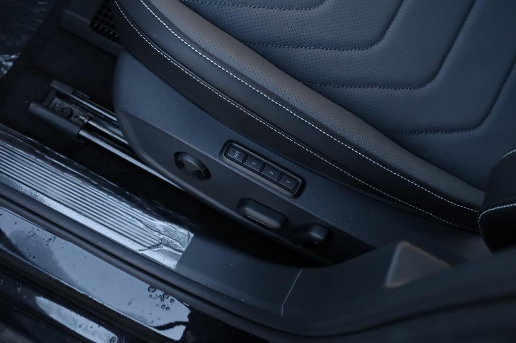 Volkswagen Jetta Vehicle Full-screen Gallery Image 10