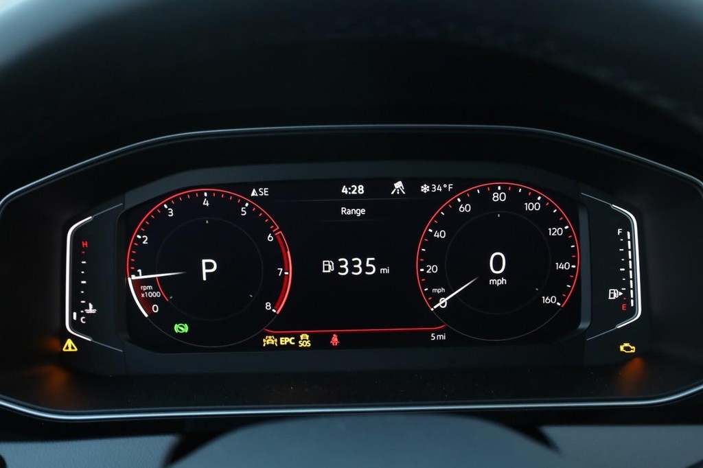 Volkswagen Jetta Vehicle Full-screen Gallery Image 12