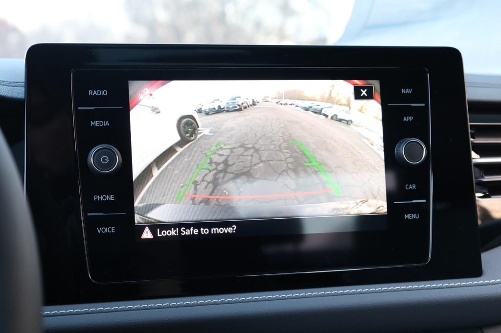 Volkswagen Jetta Vehicle Full-screen Gallery Image 14