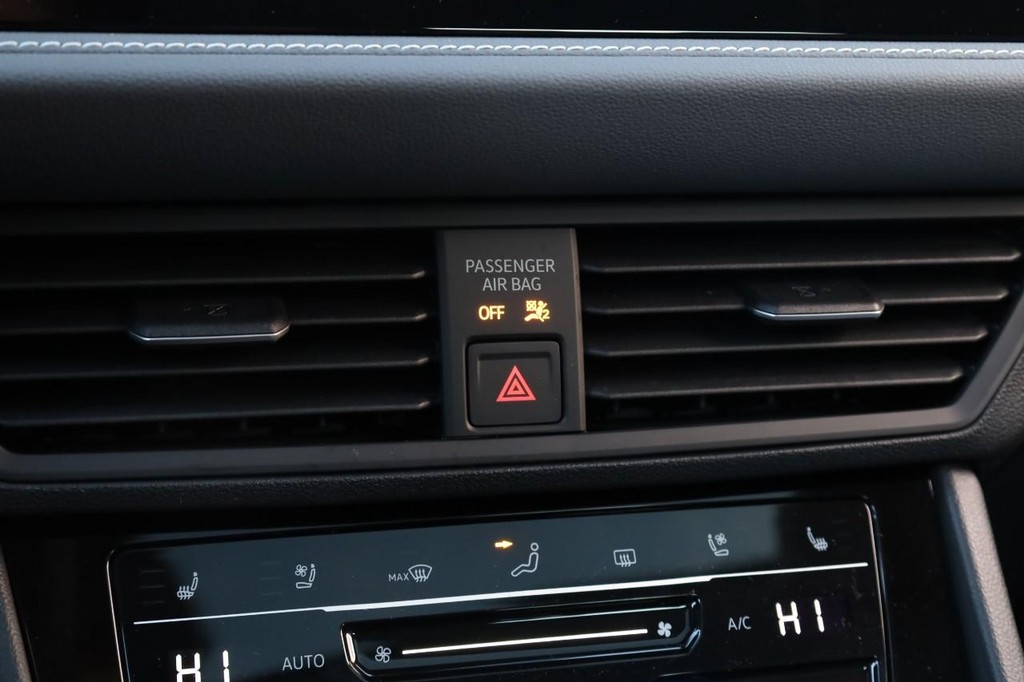 Volkswagen Jetta Vehicle Full-screen Gallery Image 15