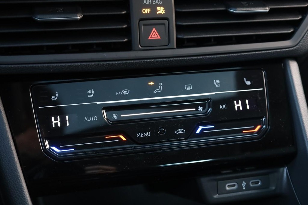 Volkswagen Jetta Vehicle Full-screen Gallery Image 16