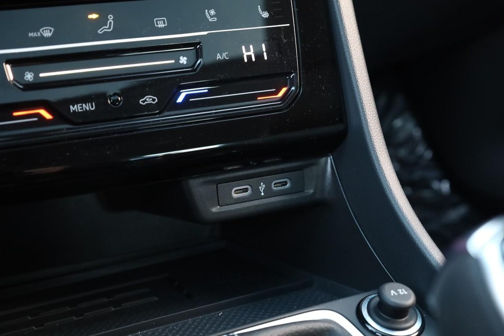 Volkswagen Jetta Vehicle Full-screen Gallery Image 17