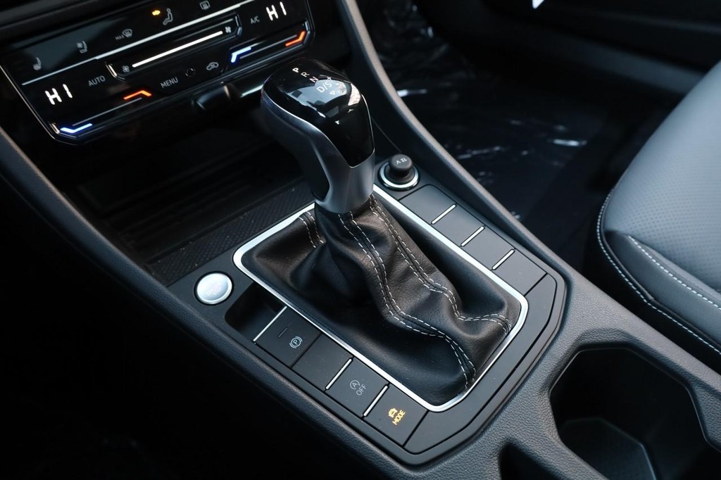 Volkswagen Jetta Vehicle Full-screen Gallery Image 18