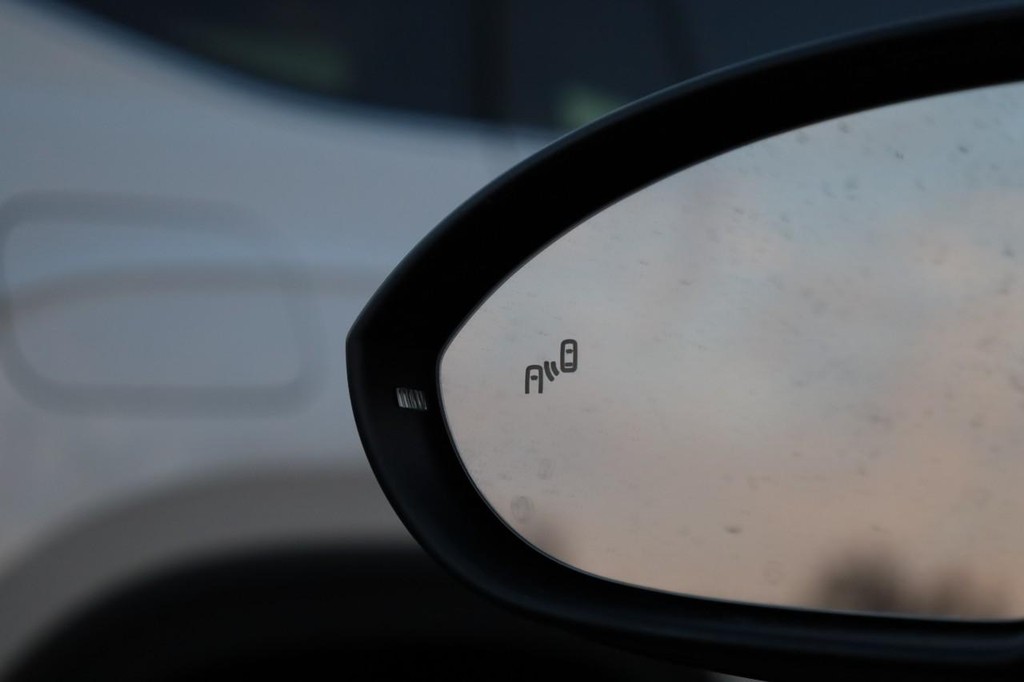 Volkswagen Jetta Vehicle Full-screen Gallery Image 22