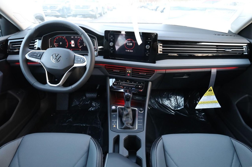 Volkswagen Jetta Vehicle Full-screen Gallery Image 25