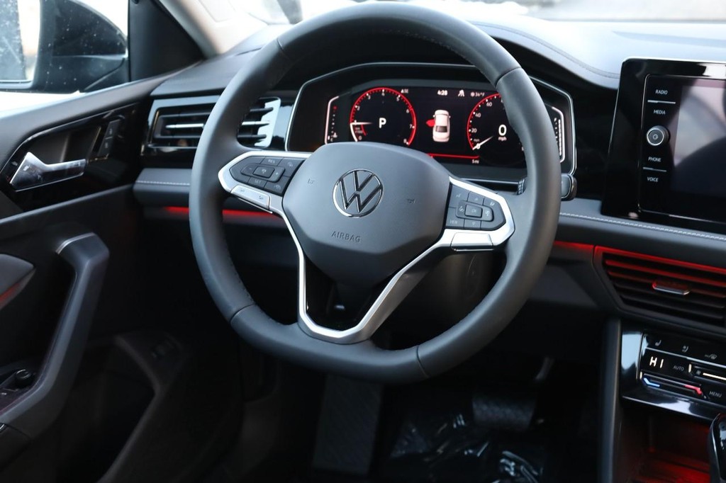 Volkswagen Jetta Vehicle Full-screen Gallery Image 26