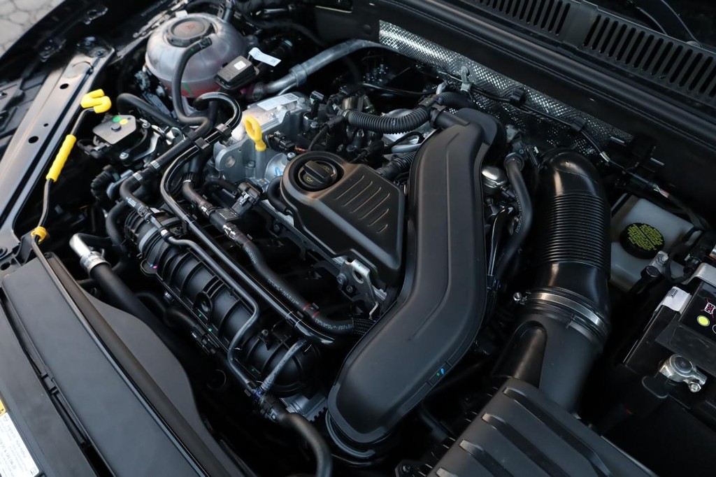 Volkswagen Jetta Vehicle Full-screen Gallery Image 28