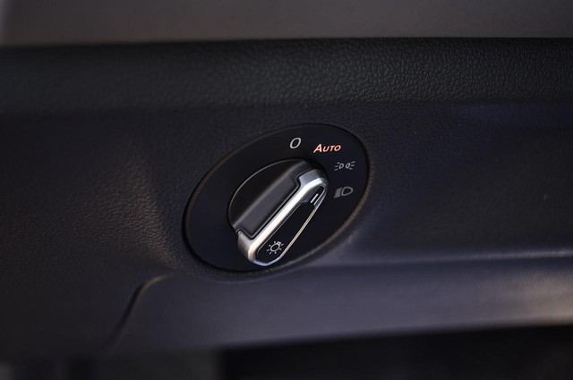 Volkswagen Jetta Vehicle Image 11