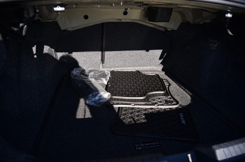 Volkswagen Jetta Vehicle Image 24