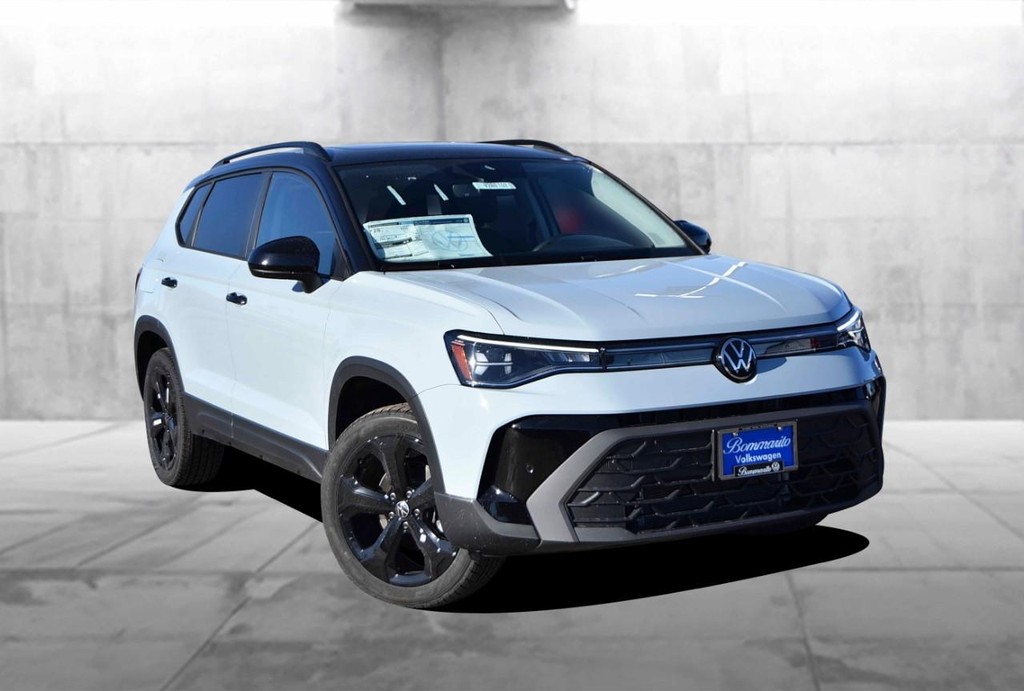 Volkswagen Taos Vehicle Full-screen Gallery Image 2