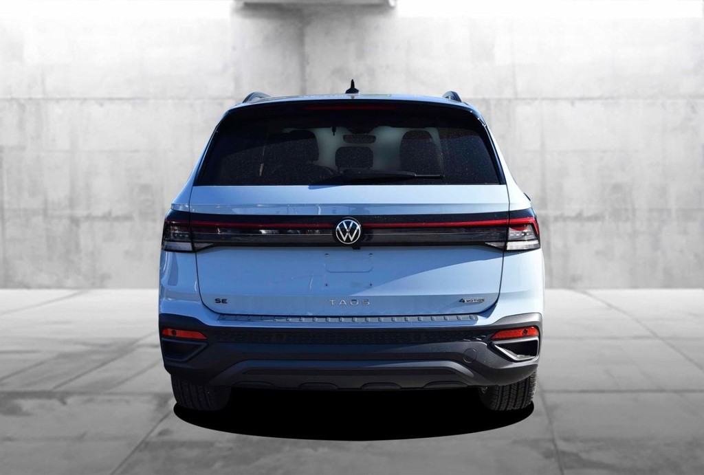 Volkswagen Taos Vehicle Full-screen Gallery Image 6